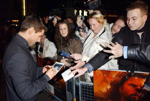 Tom Cruise y Penélope Cruz paralizan Londres en el estreno de 'El último samurai'