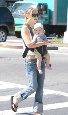 Kate Hudson, feliz de paseo con su hijo Ryder