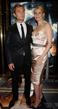 Gwyneth cumple 32 años entre bromas y risas con Jude Law
