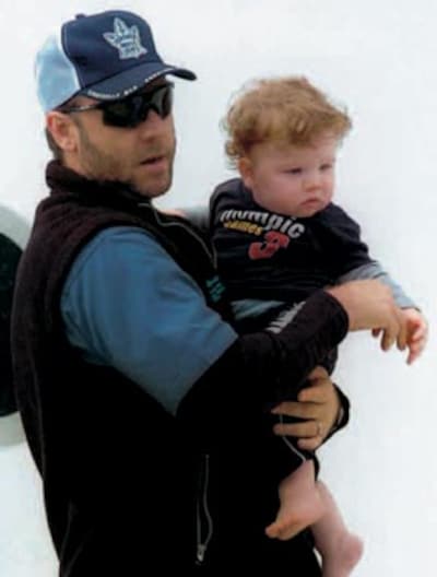 Primera imagen de Russell Crowe con su hijo Charles