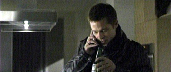 Brad Pitt emula en un anuncio la persecución a la que le someten los 'paparazzi'
