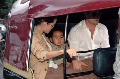 Brad Pitt y Angelina Jolie se instalan junto a sus tres hijos en La India
