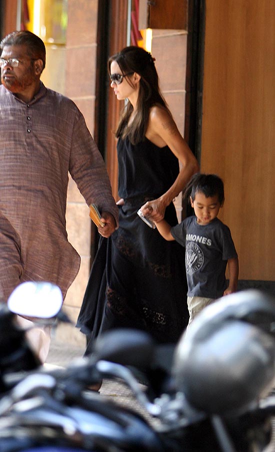 Angelina Jolie se vuelca con los más pobres en la India