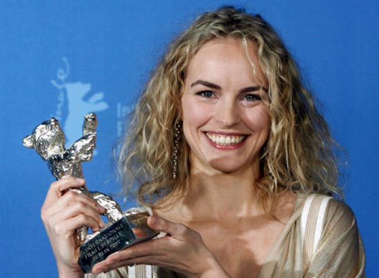 La Berlinale apuesta por el cine de autor concediendo el Oso de Oro a la película ‘La boda de Tuya’