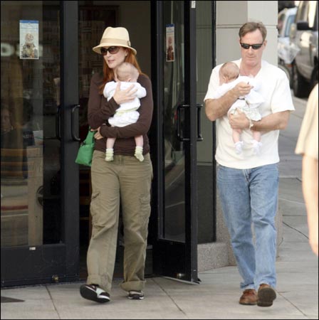 Marcia Cross y Tom Mahoney presumen de sus hijas mellizas, Eden y Savannah