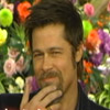 La destreza de Brad Pitt comiendo comida japonesa