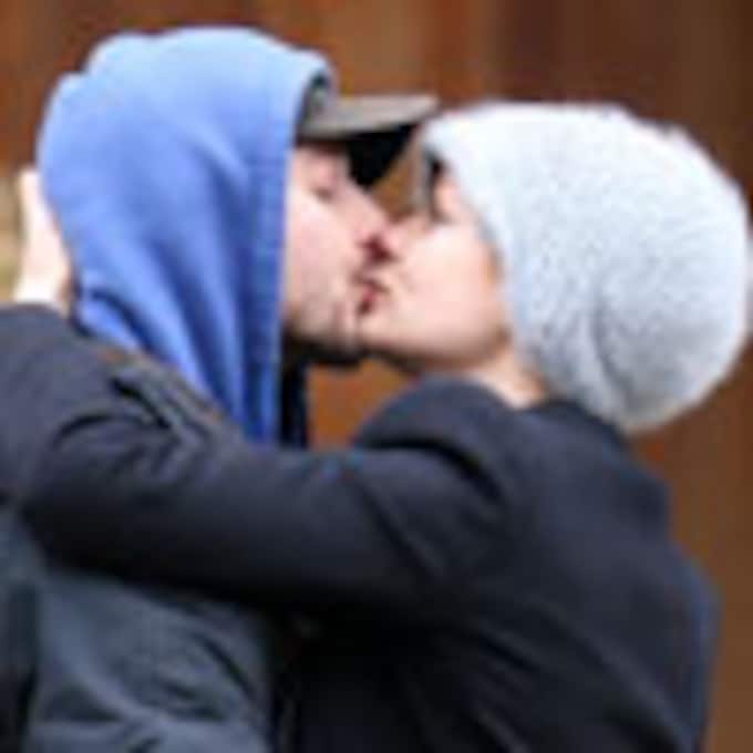 Carey Mulligan templa sus nervios antes de los Oscar con su novio, Shia Labeouf