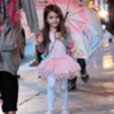 Suri Cruise, una pequeña bailarina bajo la lluvia neoyorquina