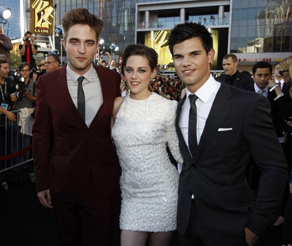 Robert Pattinson, Kristen Stewart y Taylor Lautner se dieron un auténtico baño de multitudes en el estreno mundial de 'Eclipse'