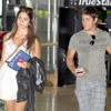 Elena Furiase despide en el aeropuerto a su novio, Leo de la Torre, tras disfrutar de las vacaciones de verano