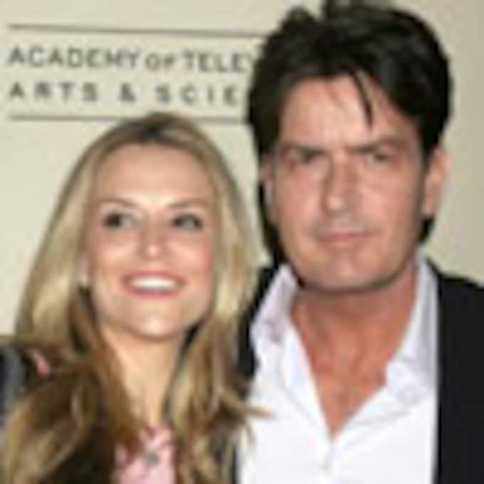 Charlie Sheen y Brooke Mueller firman un acuerdo de divorcio
