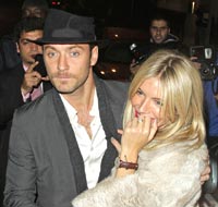 Jude Law y Sienna Miller