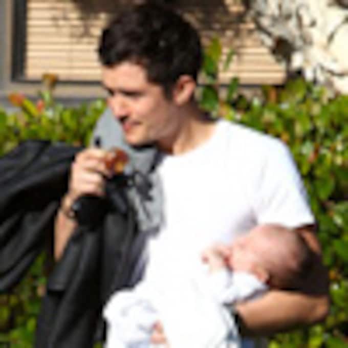 Orlando Bloom, un tierno papá con su hijo Flynn, de mes y medio