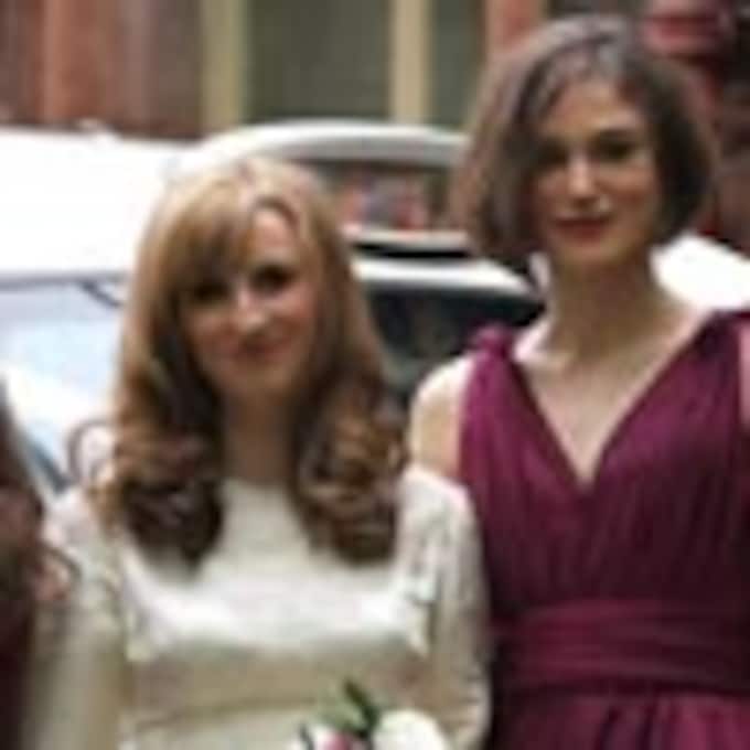 Keira Knightley ejerce de 'chic' dama de honor en la boda de su hermano