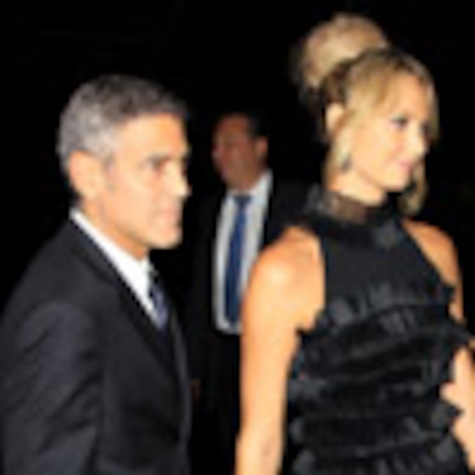 George Clooney asiste por primera vez a un estreno con su nuevo amor, Stacey Keibler