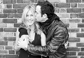 Jennifer Aniston y Justin Theroux llevan su amor 'a lo más alto'