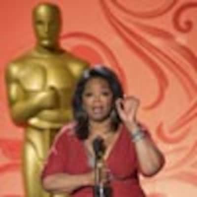 Oprah Winfrey, la persona más poderosa de la televisión, recibe emocionada su Oscar de honor