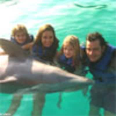 Charlie Sheen, vacaciones familiares en el paraíso de Nayarit; el actor, sus hijas, su ex Denise Richards y el bebé de ésta, felices en las playas mexicanas