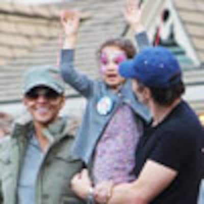 Halle Berry, Olivier Martínez, y Nahla: el retrato de una familia feliz en Disneyland