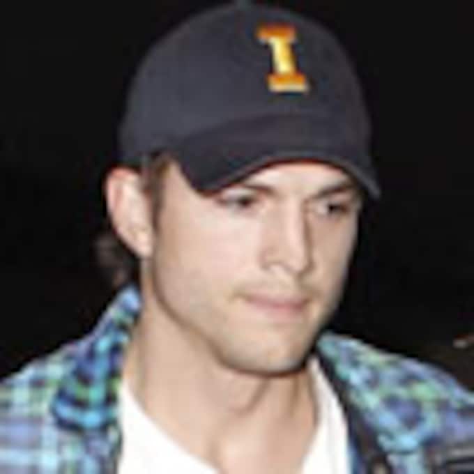 Ashton Kutcher llega a Los Ángeles coincidiendo con la salida del hospital de Demi Moore