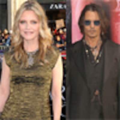 ¿Seguro que no son vampiros? Michelle Pfeiffer, la mujer sin edad, y el misterioso Johnny Depp estrenan 'Sombras Tenebrosas'