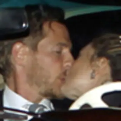 ¡Puedes besar a la novia! Las primeras imágenes de la boda de Drew Barrymore y Will Kopelman