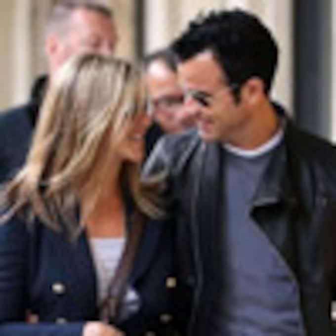 Jennifer Aniston y Justin Theroux derrochan romanticismo por las calles de París