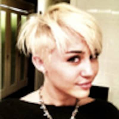 Transgresor, radical y diferente... Miley Cyrus se decanta por un atrevido corte de pelo. ¿Te gusta?