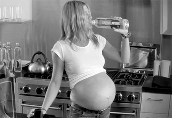 ¿Cómo sería Jennifer Aniston embarazada de trillizos?