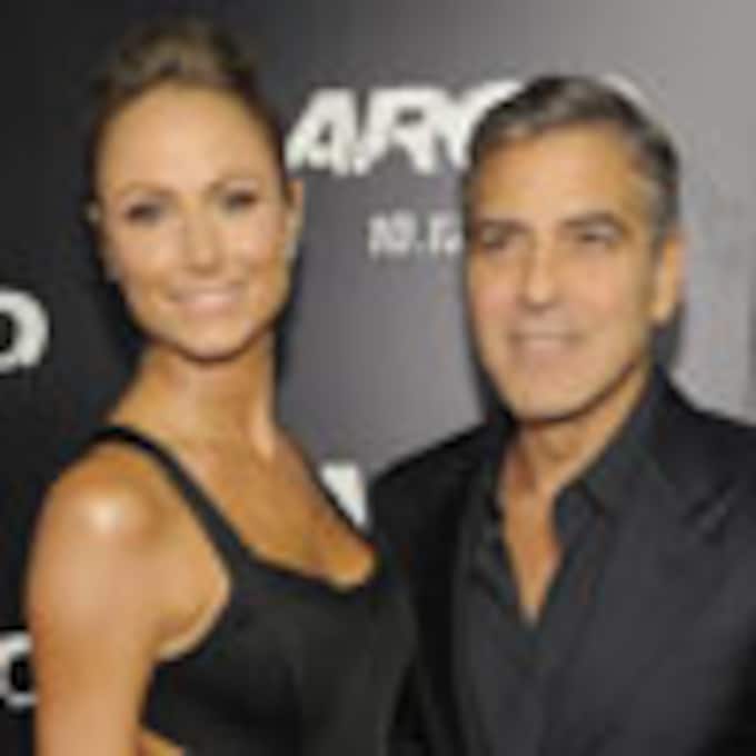 Stacy Keibler le 'roba' el protagonismo a su novio George Clooney en el estreno de 'Argo'
