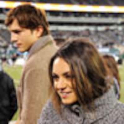 Planes en pareja: Ashton Kutcher y Mila Kunis se van al fútbol