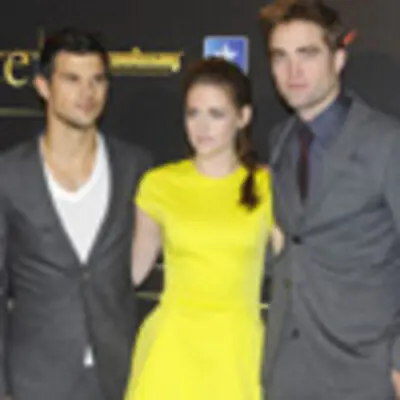 Robert Pattinson y Kristen Stewart, timidez, sensualidad y misterio en la alfombra roja de Madrid
