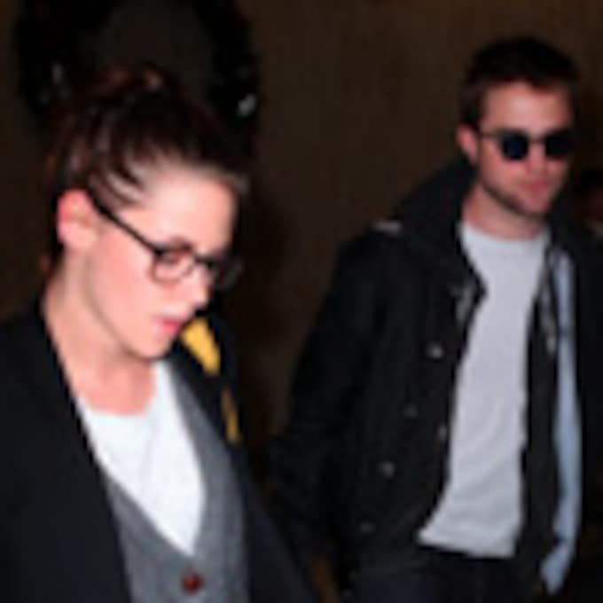 Robert Pattinson y Kristen Stewart regresan a Nueva York tras pasar unos días en Londres con la familia del actor