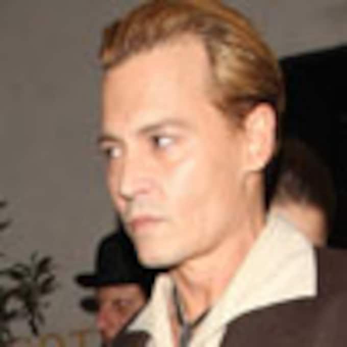 Johnny Depp cambia de look, pero no de novia