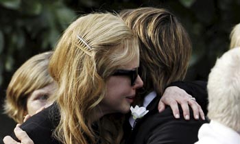 Nicole Kidman, inconsolable en el funeral de su padre