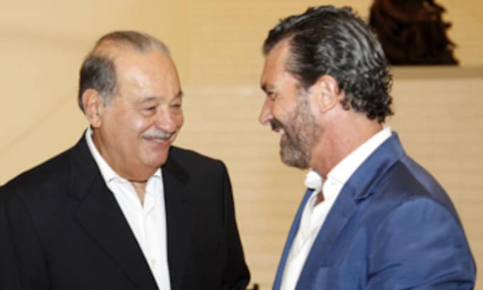 Antonio Banderas y Carlos Slim, mano a mano por una buena causa