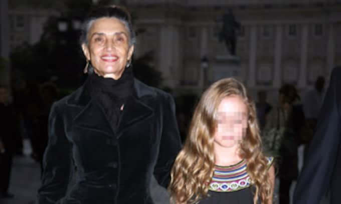 Ángela Molina debuta en el Teatro Real ante la presencia de María Isabel, su hija pequeña