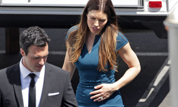 Jessica Biel y sus posibles gestos premamá