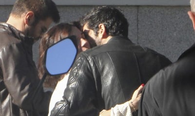 Miguel Ángel Muñoz, cita con una amiga, mientras Manuela Vellés se deja ver con Álex García