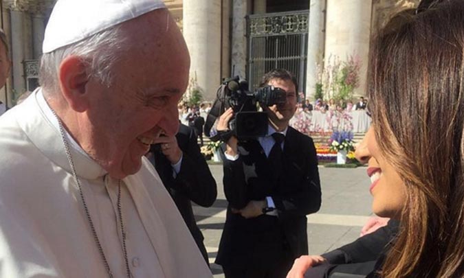 Eva Longoria, de la emoción de su encuentro con el Papa a la solidaridad en Madrid