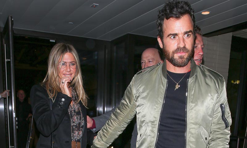 Jennifer Aniston y Justin Theroux, siempre de la mano a pesar de que se empeñan en separarlos