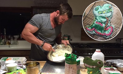 Cuando la tarta de su hija no llega a tiempo... el superpapá cocinillas Chris Hemsworth acude al rescate