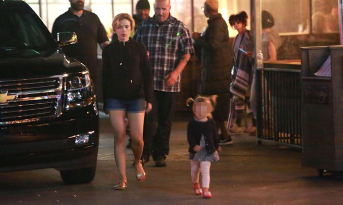La hija de Scarlett Johansson le roba el protagonismo a su mamá en el set