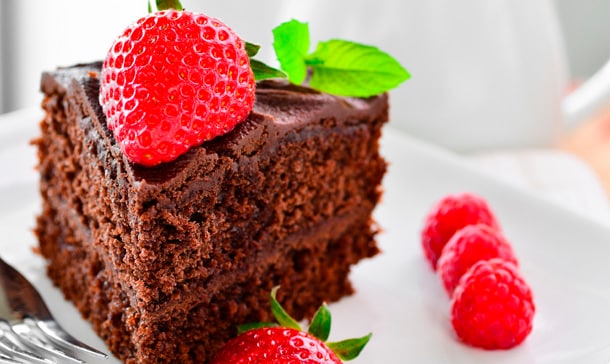 ¡Alerta, tentación! Brownie de chocolate y fresas