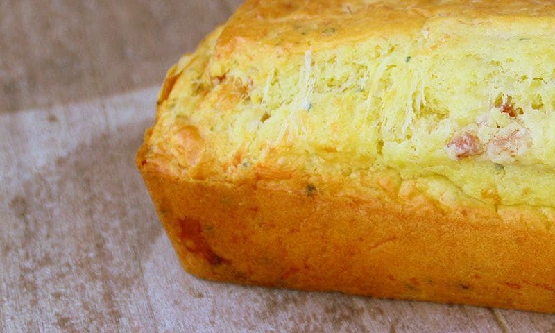 Aprende a elaborar un bizcocho salado de queso y jamón ibérico