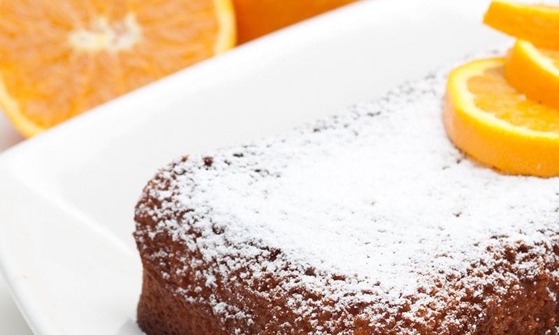 Bizcocho de naranja y jengibre: un toque original para tu repostería casera