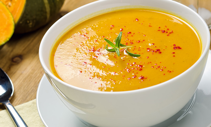 salmorejo con calabaza y piñones 