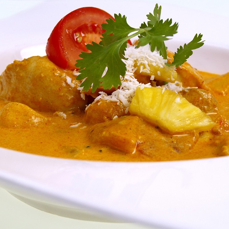 Mezcla de dulce y salado: Pollo al curry con piña y manzana - Foto 1