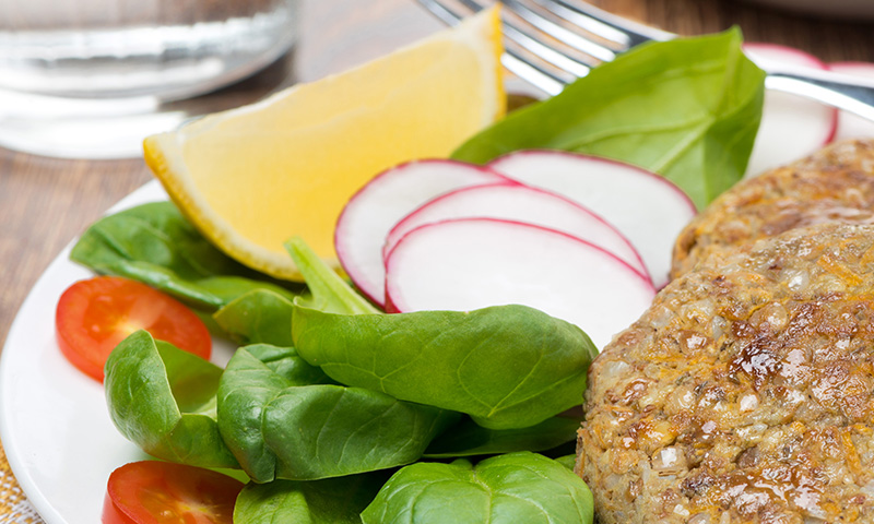 Abre la puerta a la cocina vegetariana con estas hamburguesas de lentejas