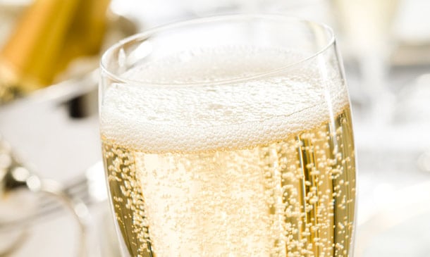 Bebidas con 'glamour': ¿en qué tipo de copa es preferible servir el exquisito champán francés?